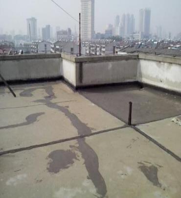 库尔勒漏水维修 楼顶漏水是什么原因，楼顶漏水维修方法是什么?